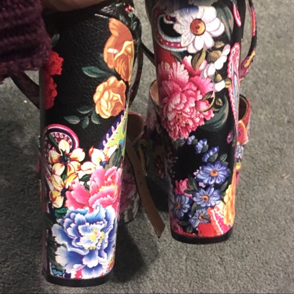 CHINESE LAUNDRY Aquarius paisley platforms, size 8 - Picture 6 of 7